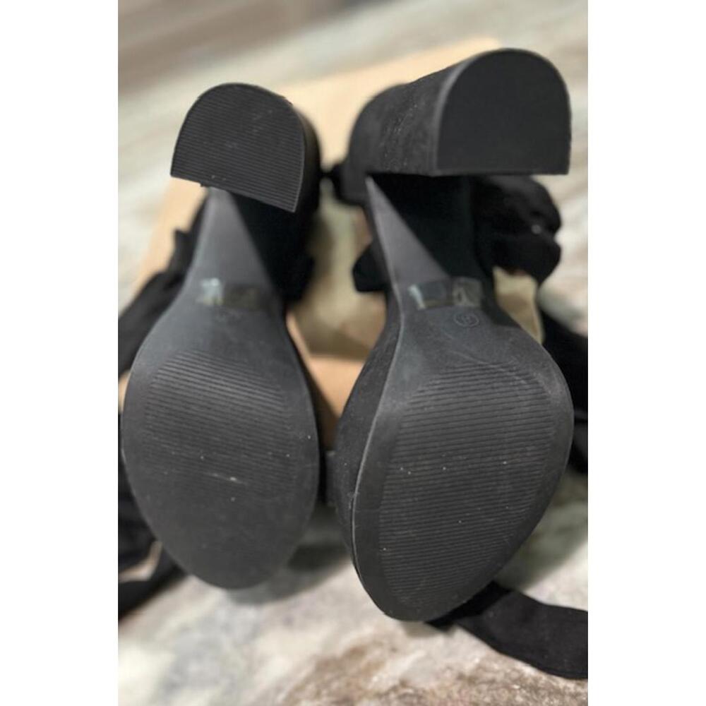 ✨ Fashion Nova Super Sexy Black Criss‑Cross Ankle Wrap Sandal 5" Block Heels - Picture 5 of 6